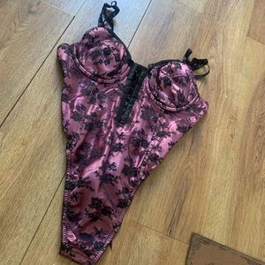 Slightly vintage bodysuit